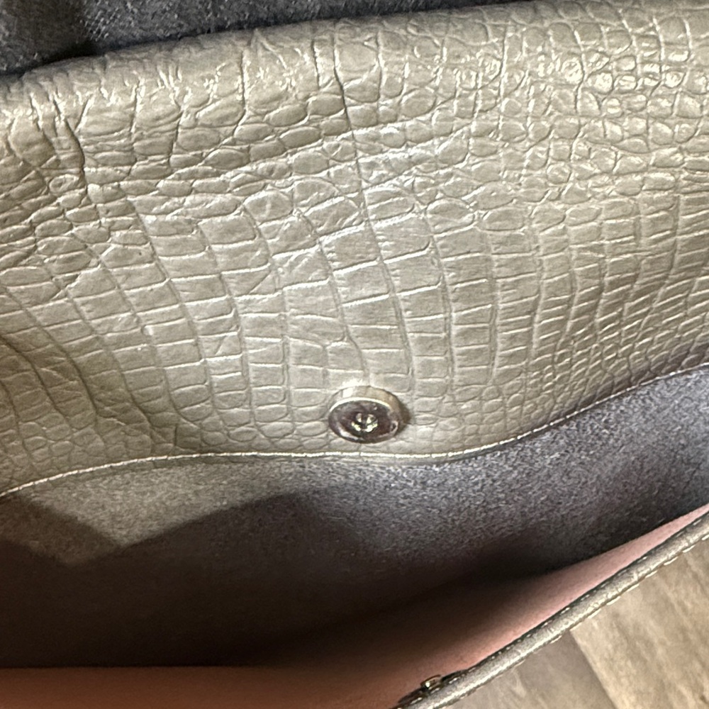 Soy Nica Embossed Gray Crossbody Bag - Picture 6 of 9